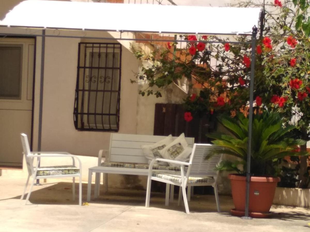 Casale Hibiscus Villa Santa Maria Del Focallo Kültér fotó